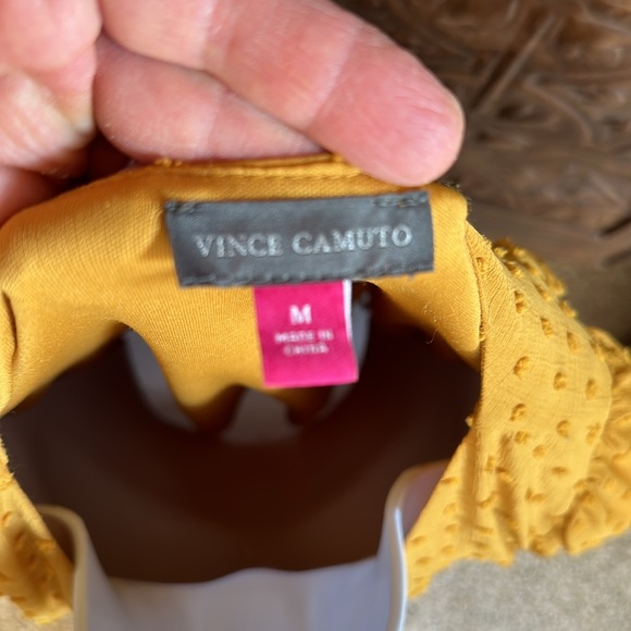 Medium Vince Camuto mustard balloon sleeve blouse - Picture 4 of 4